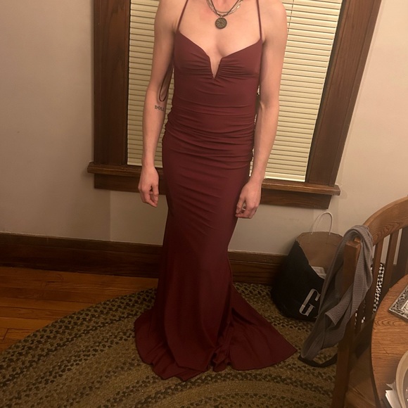 La Femme gown dark berry size 2 NWT - Picture 9 of 9